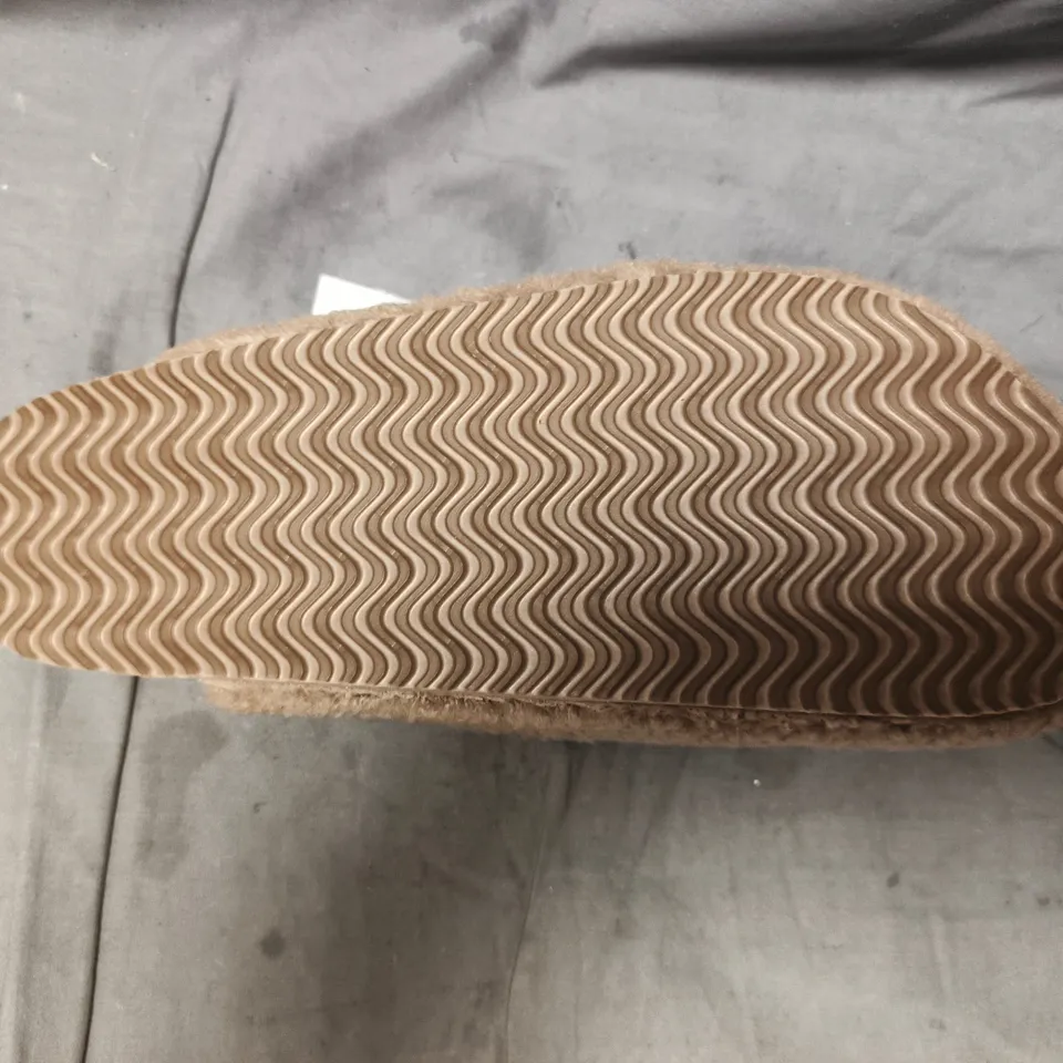 PAIR OF THE WHITE COMPANY BORG CORKBED LOAFER SLIPPERS IN TAUPE SIZE MEDIUM (5-6)