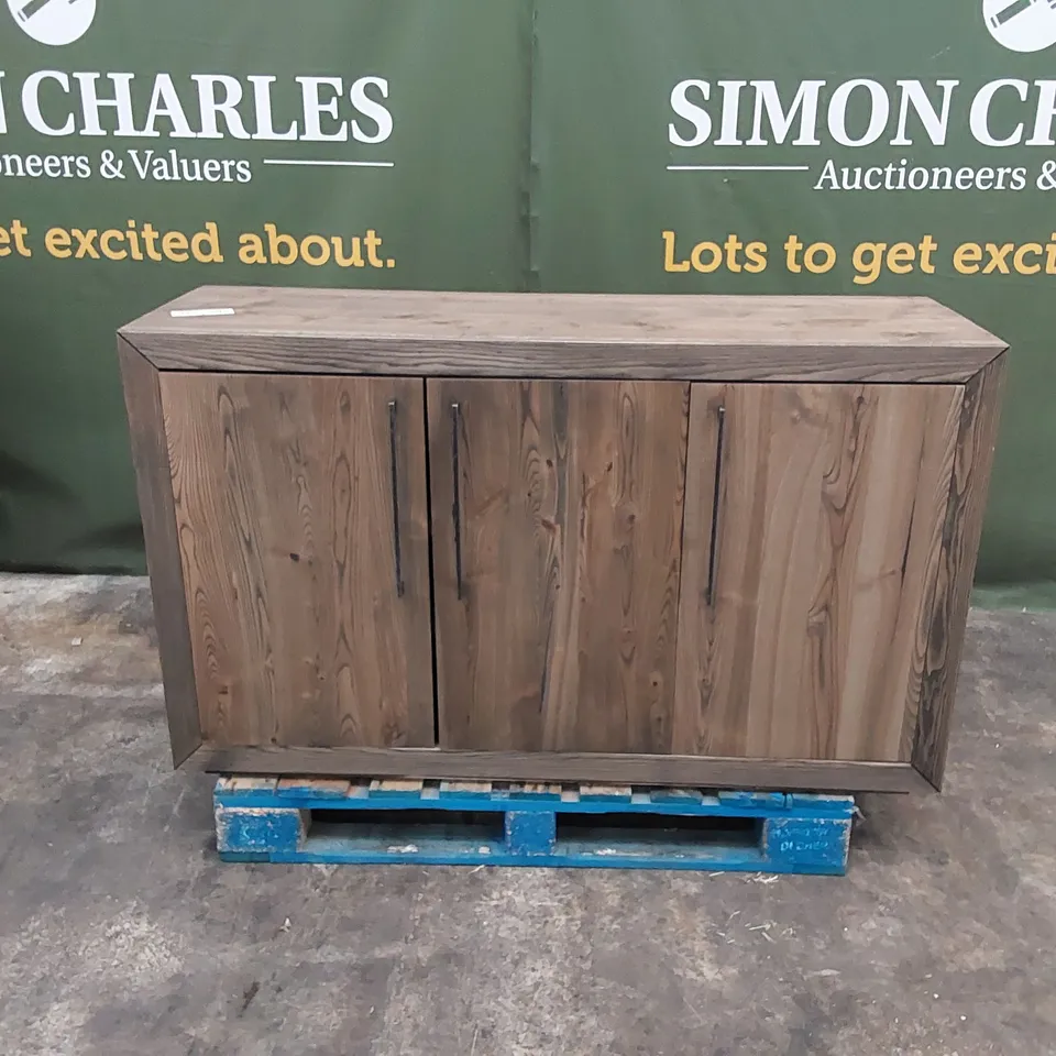 DESIGNER 3-DOOR SIDEBOARD 
