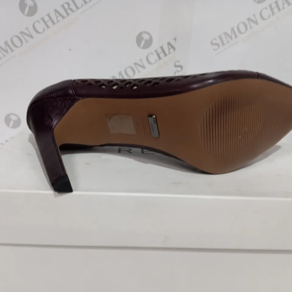 BOXED REISS CLOVER LIZARD STYLE POMEGRANATE COLOURED HEELS - SIZE 6
