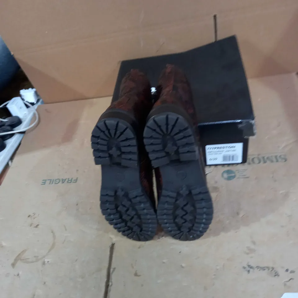 DUNNE REPTILE PRINT STYLE BOOTS SIZE 6 