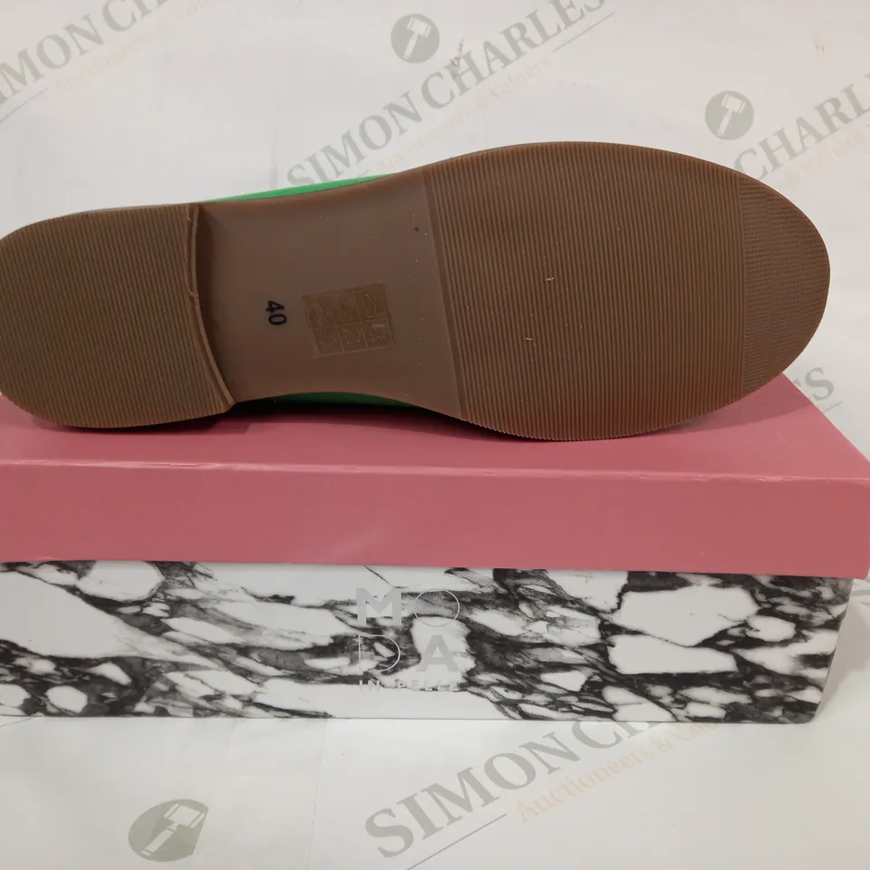 BOXED PAIR OF MODA IN PELLE FALCONCIE LEATHER SLIP-ON SHOES IN GREEN EU SIZE 40