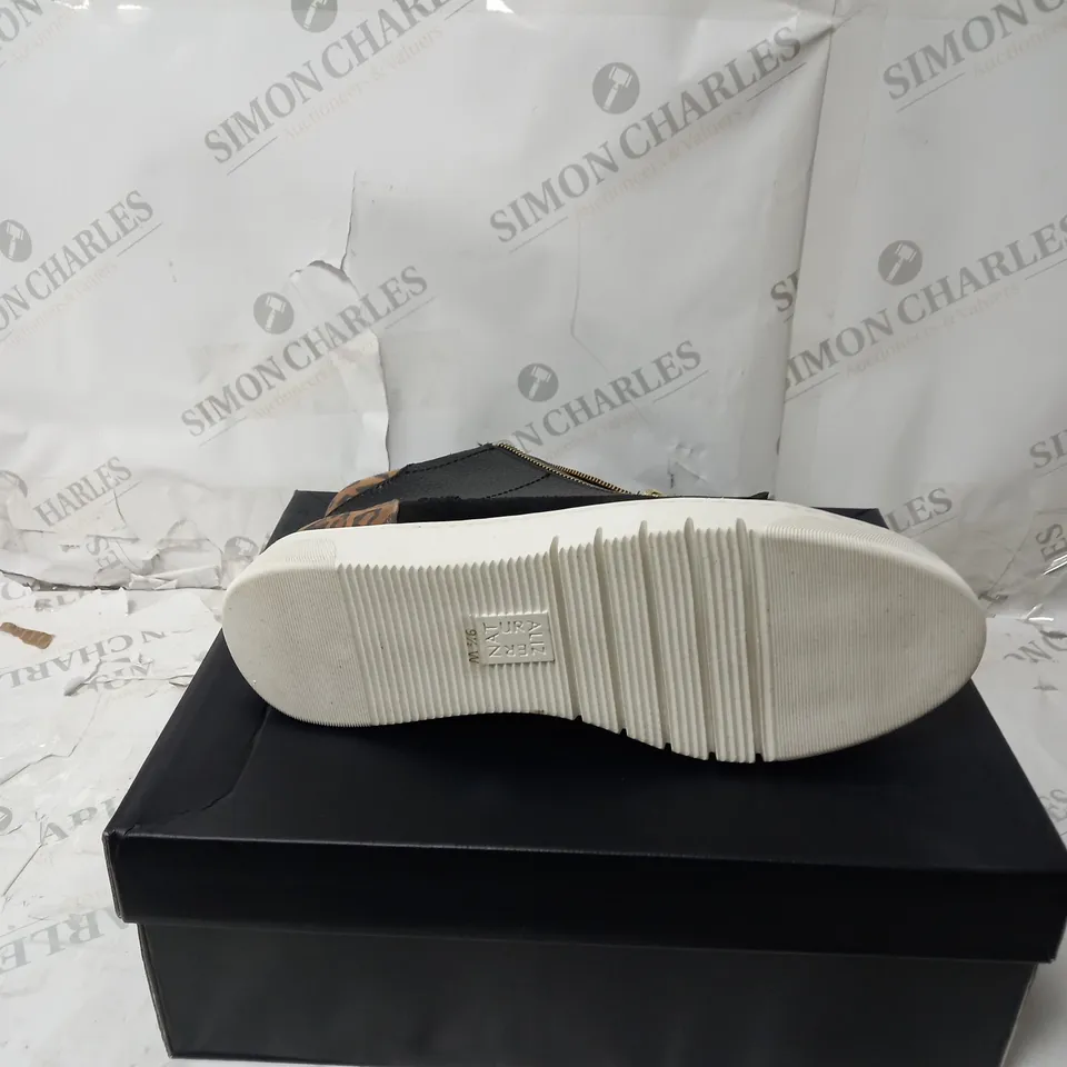 BOXED NATURALIZER HADLEY HI TOP TRAINERS, BLACK - SIZE 7