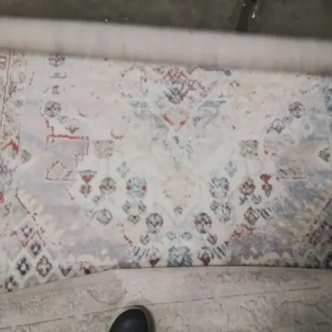 VINTAGE LOOK AREA RUG APPROXIMATELY 160X213CM 