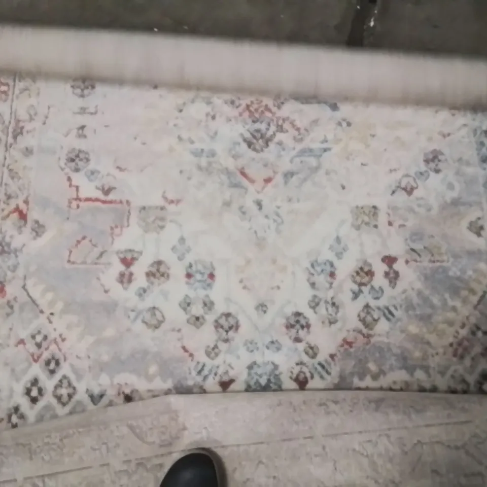 VINTAGE LOOK AREA RUG APPROXIMATELY 160X213CM 