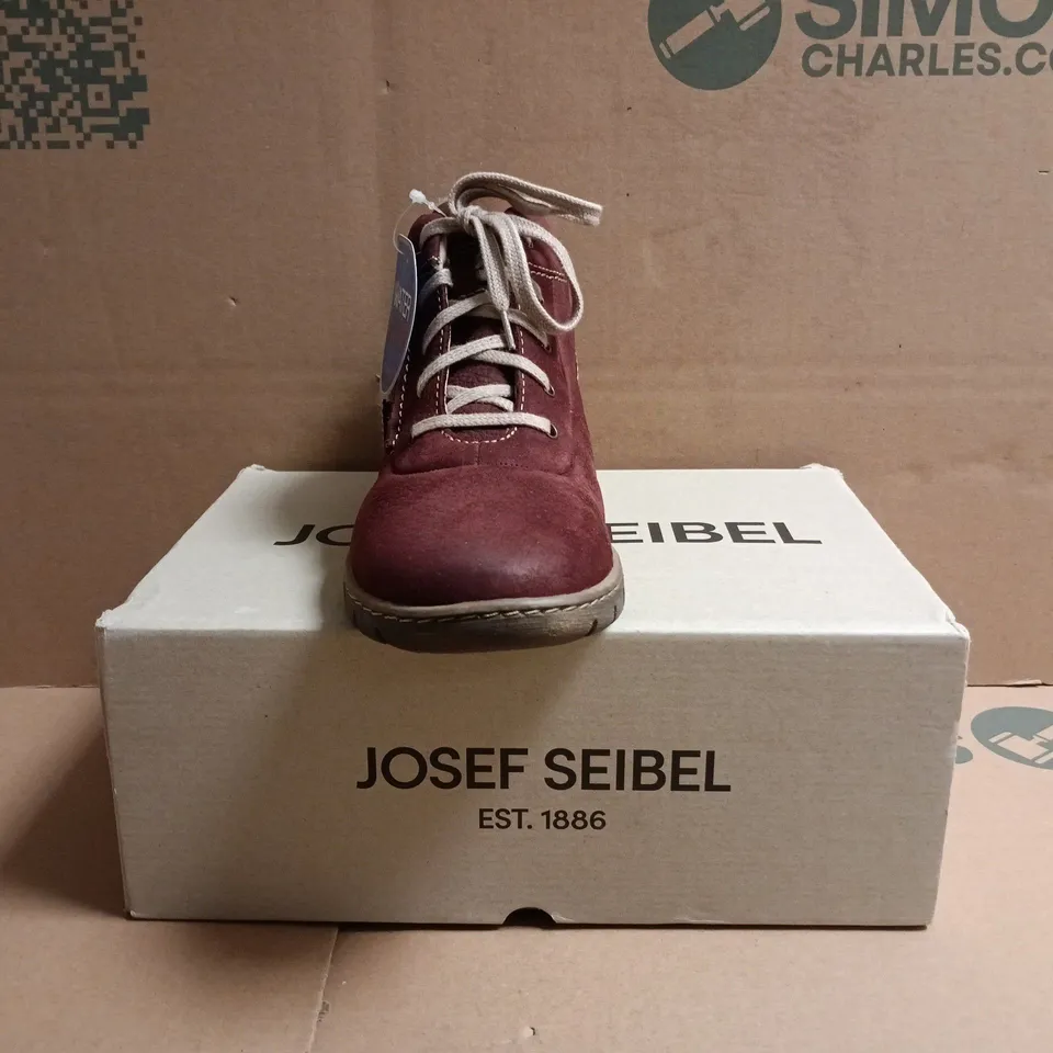 BOXED PAIR OF JOSEF SEIBEL BOOTS IN DEEP BURGUNDY SIZE EU 39
