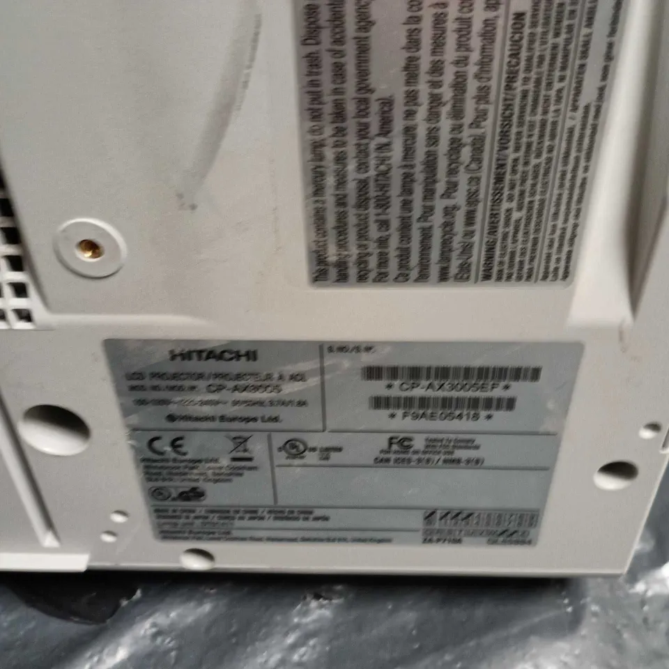 HITACHI PROJECTOR CP-AX1005 