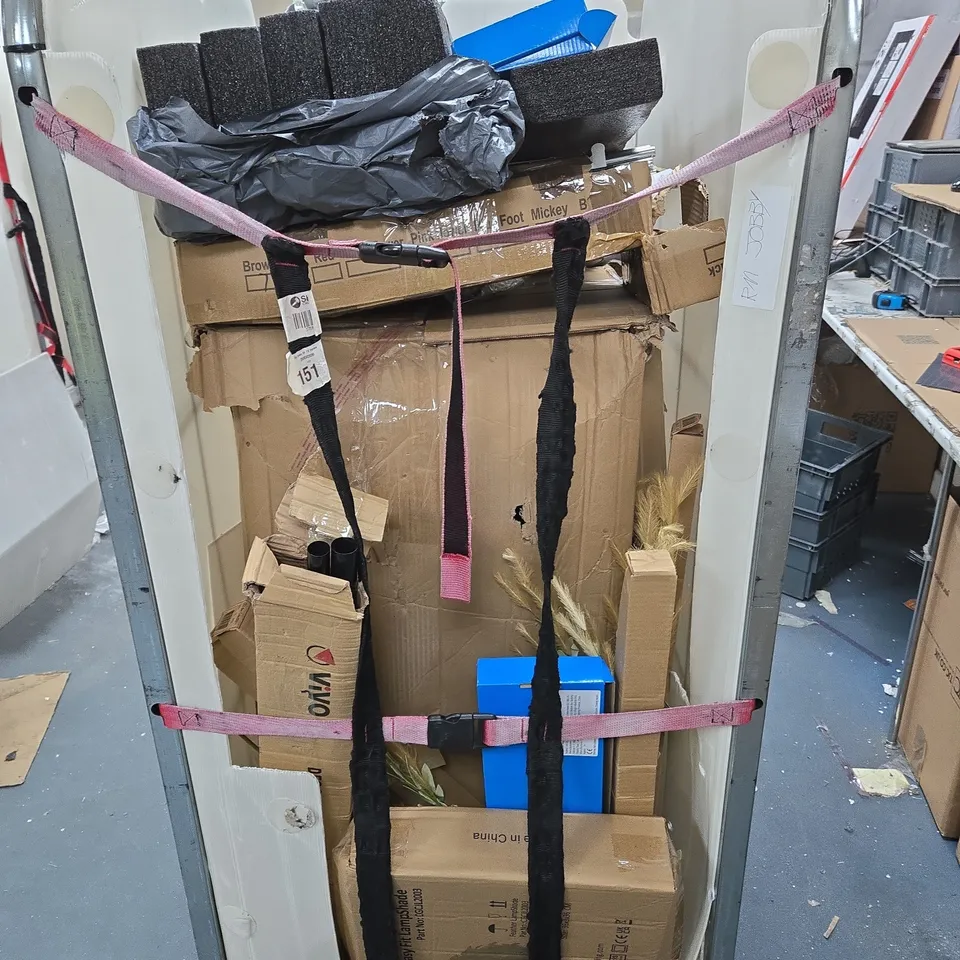 CAGE OF APPROXIMATELY 12 ASSORTED ITEMS TO INCLUDE GISELA GRAHAM DECORATIVE FLOWERS, BOX OF PULL OUT WATER GUN TOYS ETC