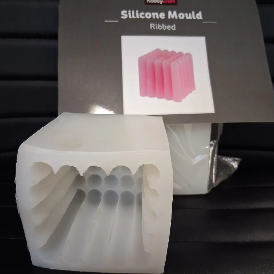 APPROXIMATELY 72 BRAND NEW HOBBY CRAFT SILICONE MOULDS RIBBED