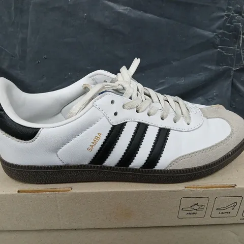 BOXED PAIR ADIDAS SAMBA TRAINERS - UK SIZE 6