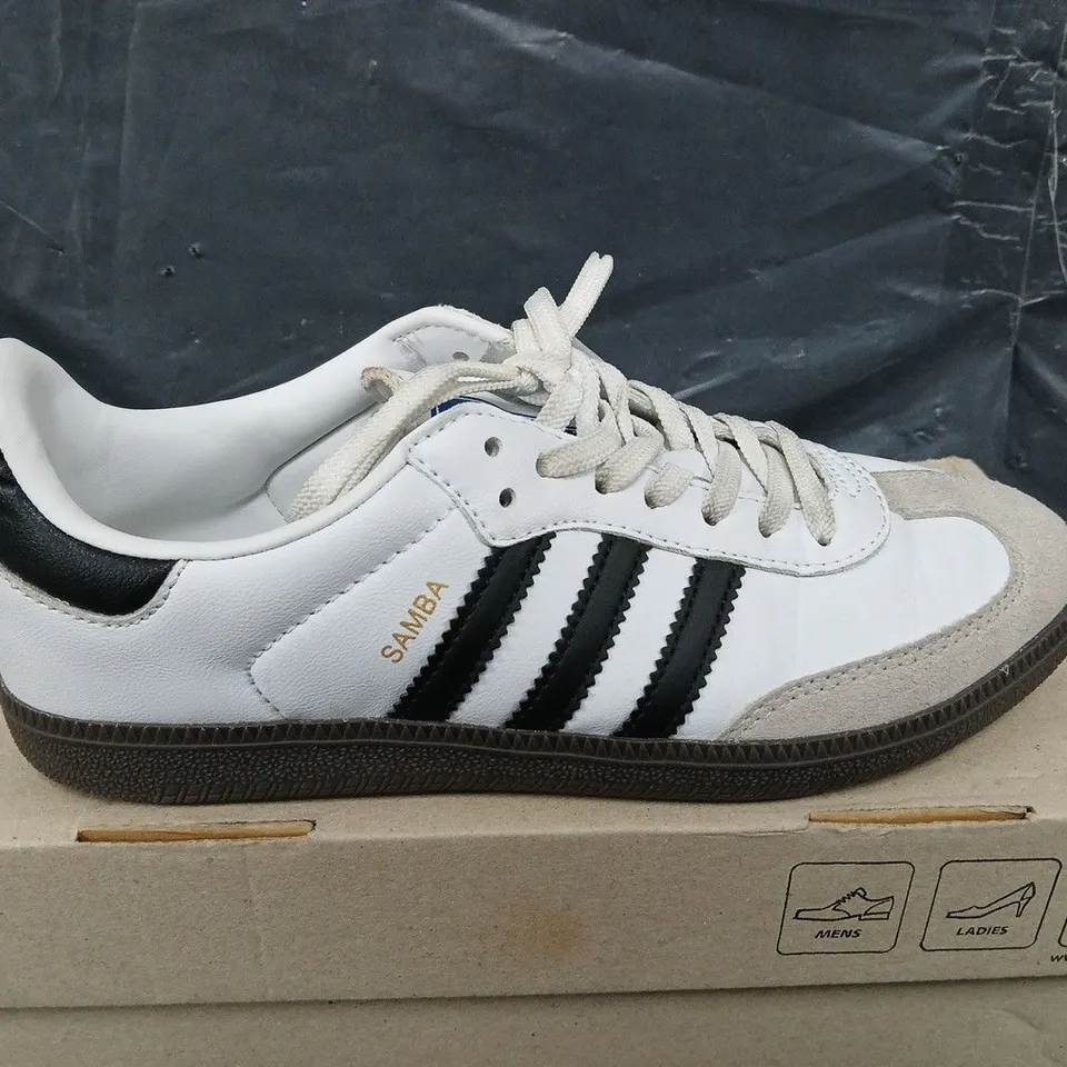 BOXED PAIR ADIDAS SAMBA TRAINERS - UK SIZE 6 