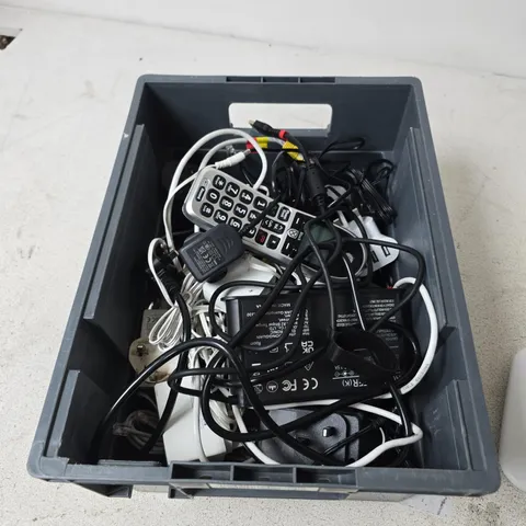 TOTE OF APPROXIMATELY 10 ASSORTED ITEMS TO INCLUDE: PLUSNET ROUTER 