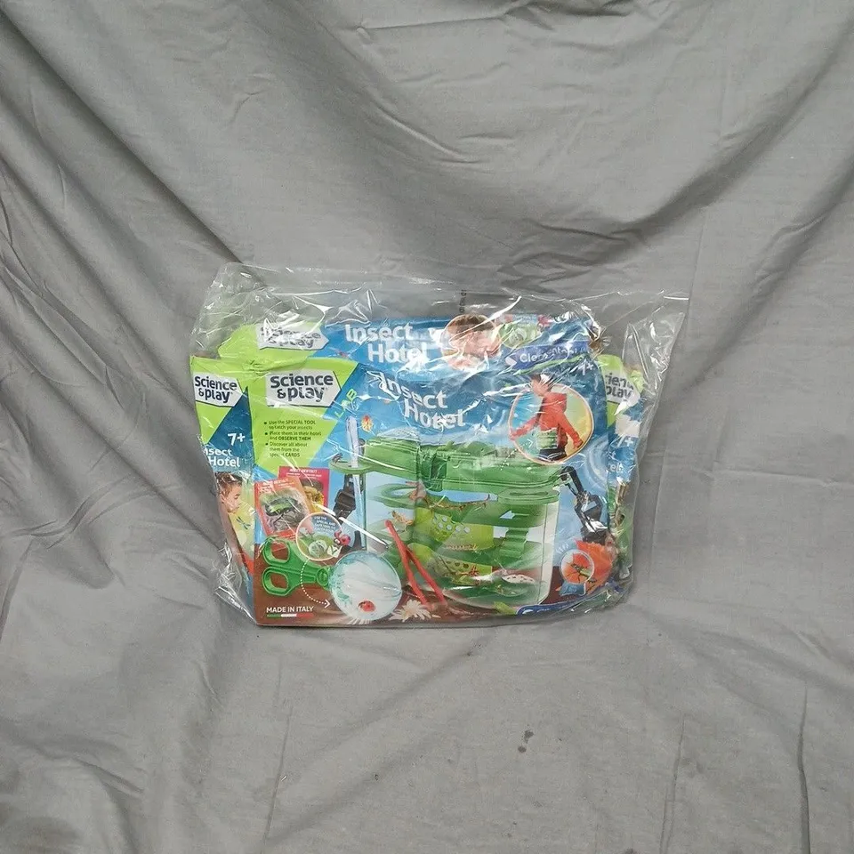 SCIENCE AND PLAY INSECT HOTEL