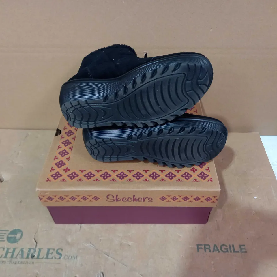BOXED PAIR OF SKECHERS - SIZE 5.5