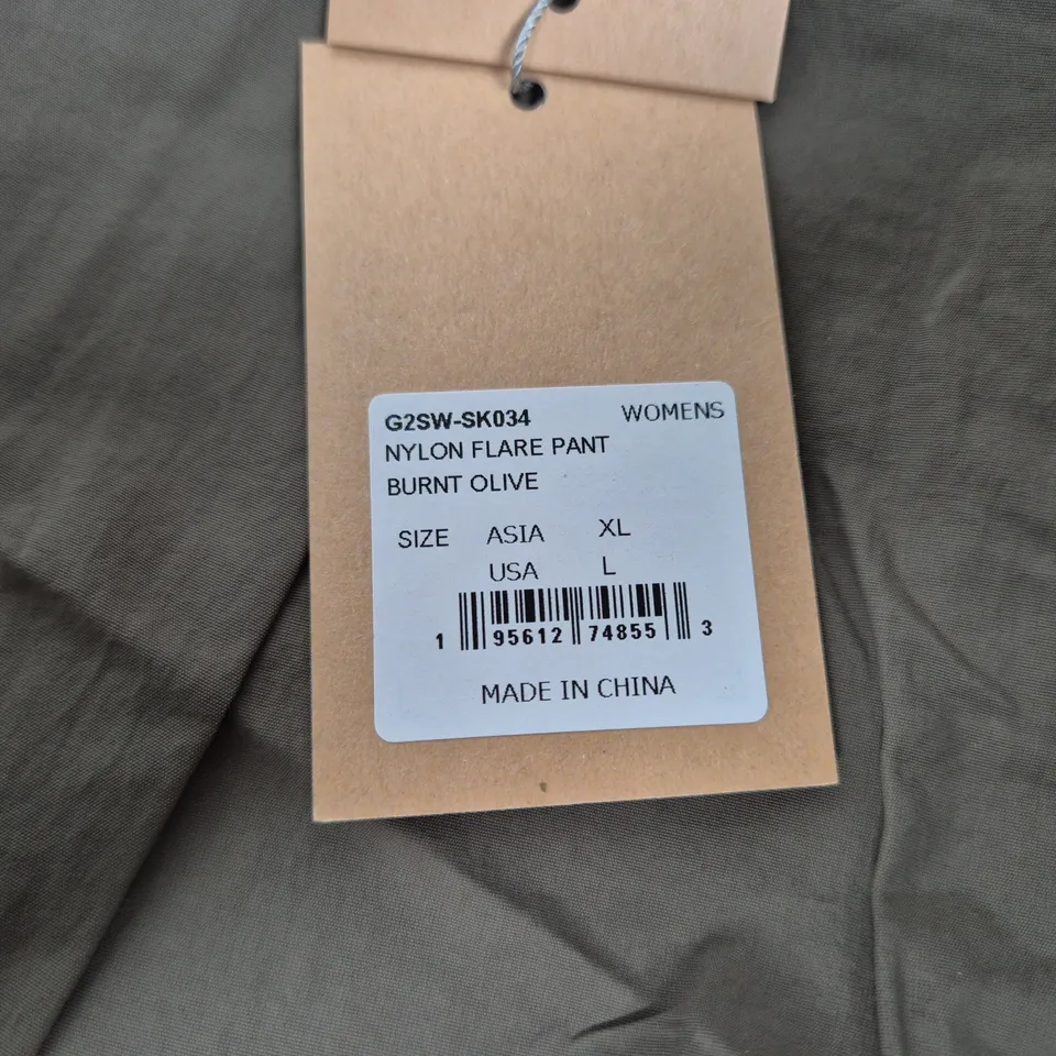 GRAMICCI WOMEN'S NYLON FLARE PANT – BURNT OLIVE, ASIA XL (USA L)