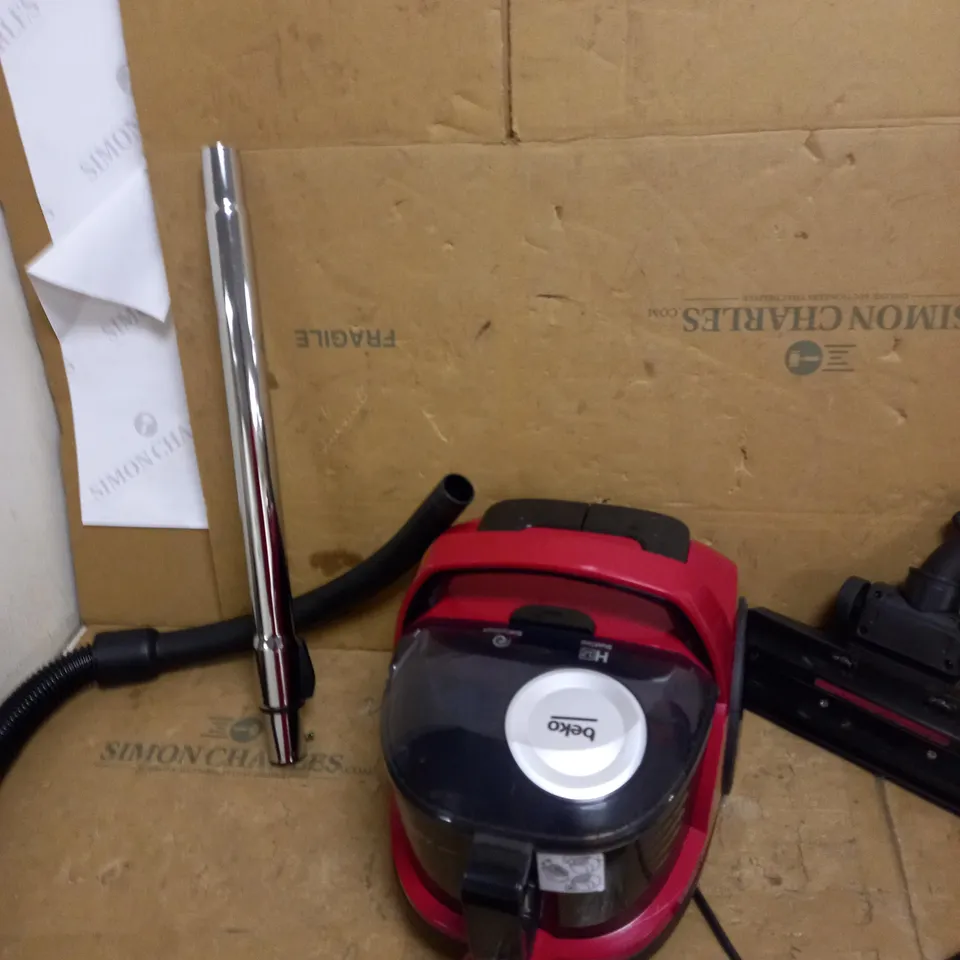BEKO VACUUM CLEANER