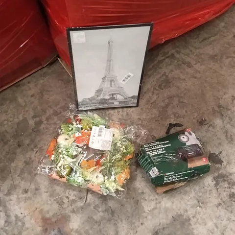 PALLET OF ASSORTED ITEMS INCLUDING - PICTURE FRAME, DUAL BATTERY CHARGER, FESTIVE DECORATION 