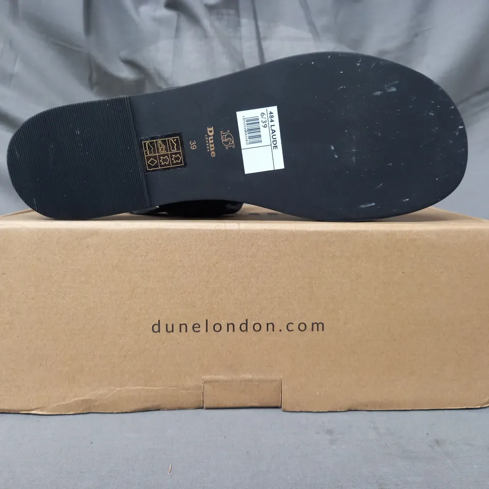 BOXED PAIR OF DUNE LONDON LEATHER SANDALS IN BLACK SIZE 6
