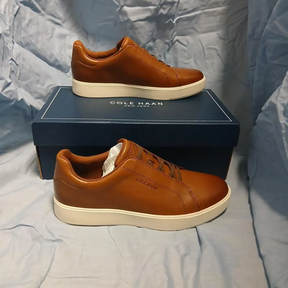 BOXED COLE HAAN GP LUXE SLIP-ON SNK – BRITISH TAN/IVORY, UK 7.5