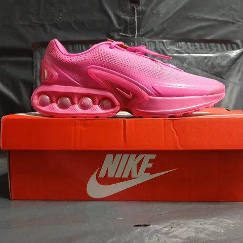 BOXED PAIR OF NIKE AIR MAX DN TRAINERS IN PINK SIZE UK 7