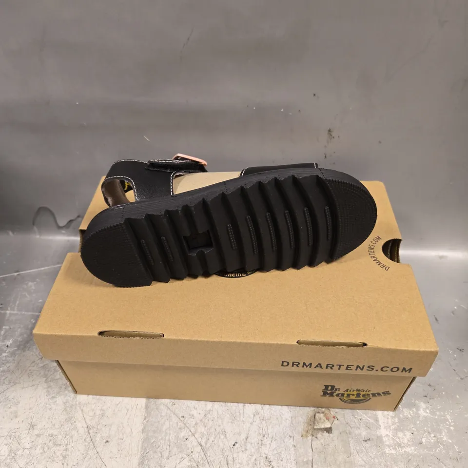 BOXED PAIR OF DR MARTENS MARLOWE HEARTS CHILDRENS SHOES - 2