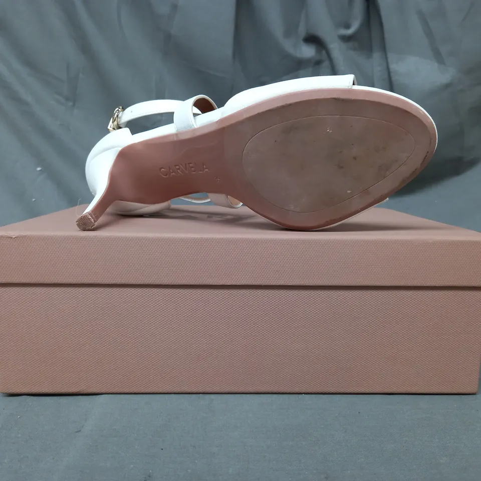 BOXED PAIR OF CARVELA OPEN TOE HEELS IN WHITE EU SIZE 39