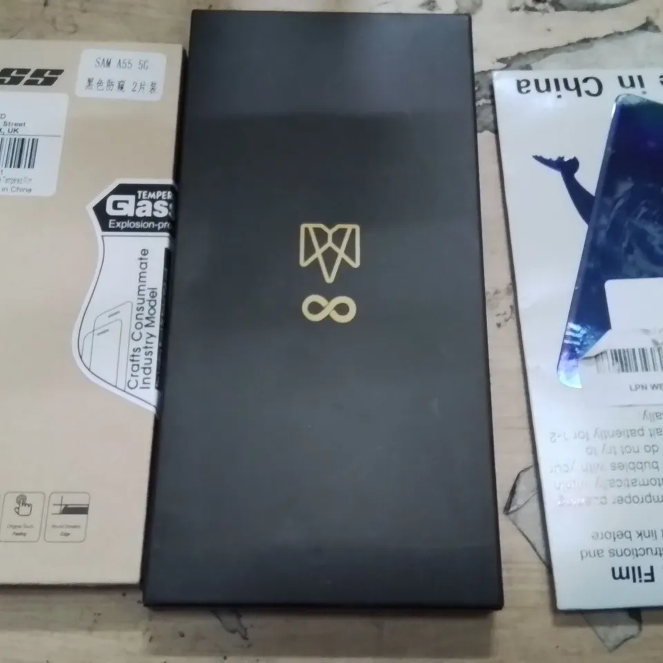 PALLET CONTAINING A LARGE QUANTITY OF PHONE CASES,SCREEN PROTECTORS 
