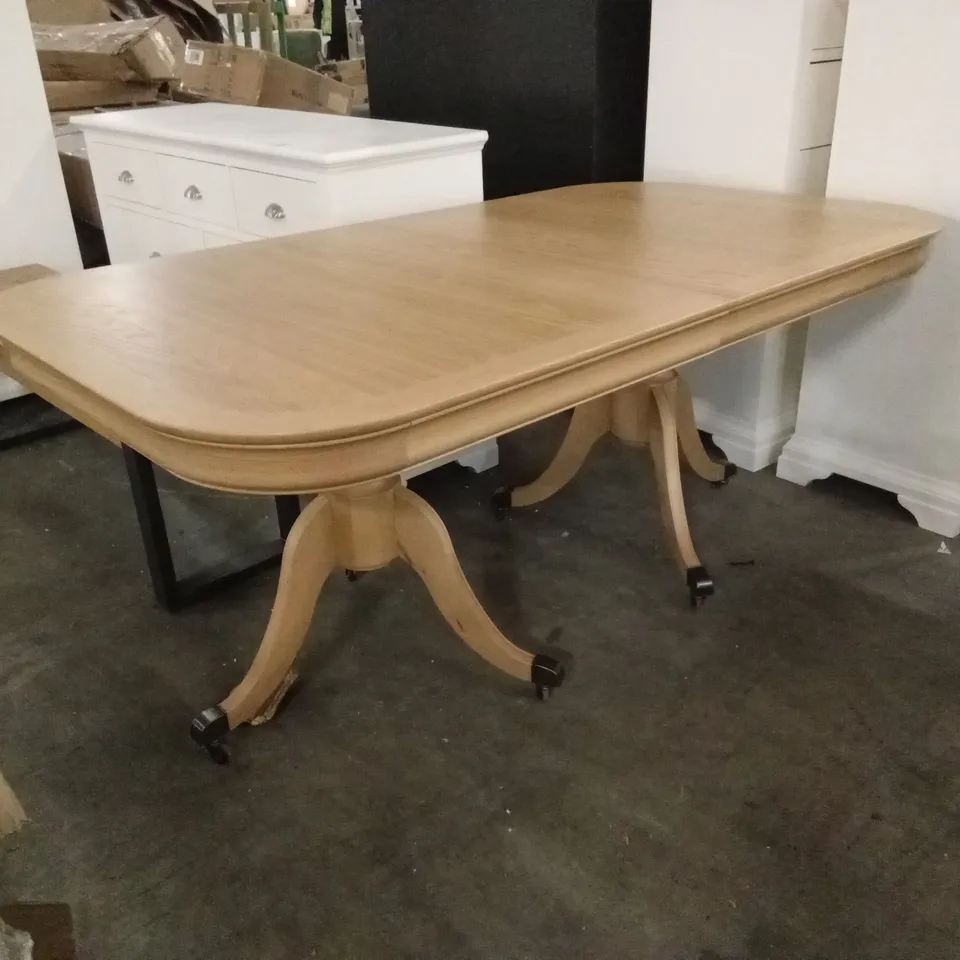 QUALITY DESIGNER 6-8 SEATER EXTENDABLE MOBILE DINING TABLE ON CASTORS