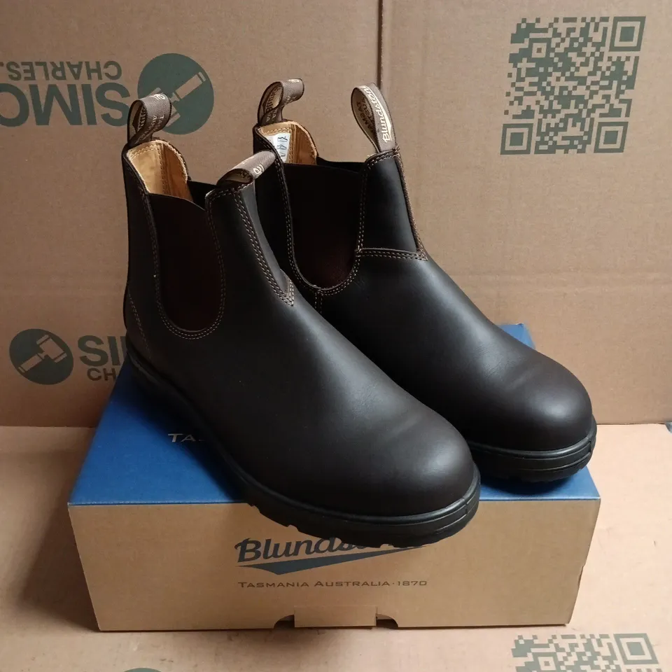 BOXED PAIR OF BLUNDSTONE 550 WALNUT BROWN CLASSIC CHELSEA BOOTS - 10