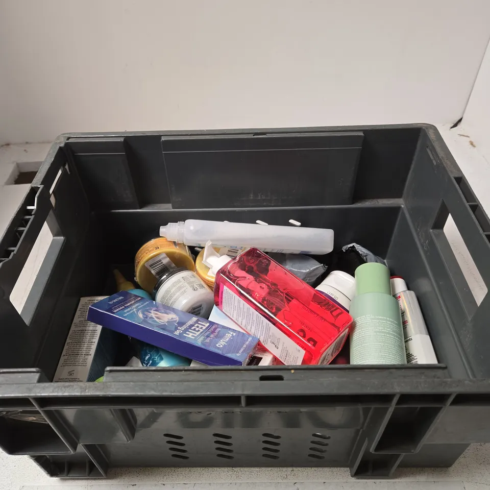 TOTE OF APPROXIMATELY 10 ASSORTED BEAUTY PRODUCTS INCLUDING BAUSCH + LOMB BIO TRUE MULTI-PURPOSE SOLUTION, SUNDAY RAIN BODY WASH AND FEIMUKO TEETH WHITENING GEL