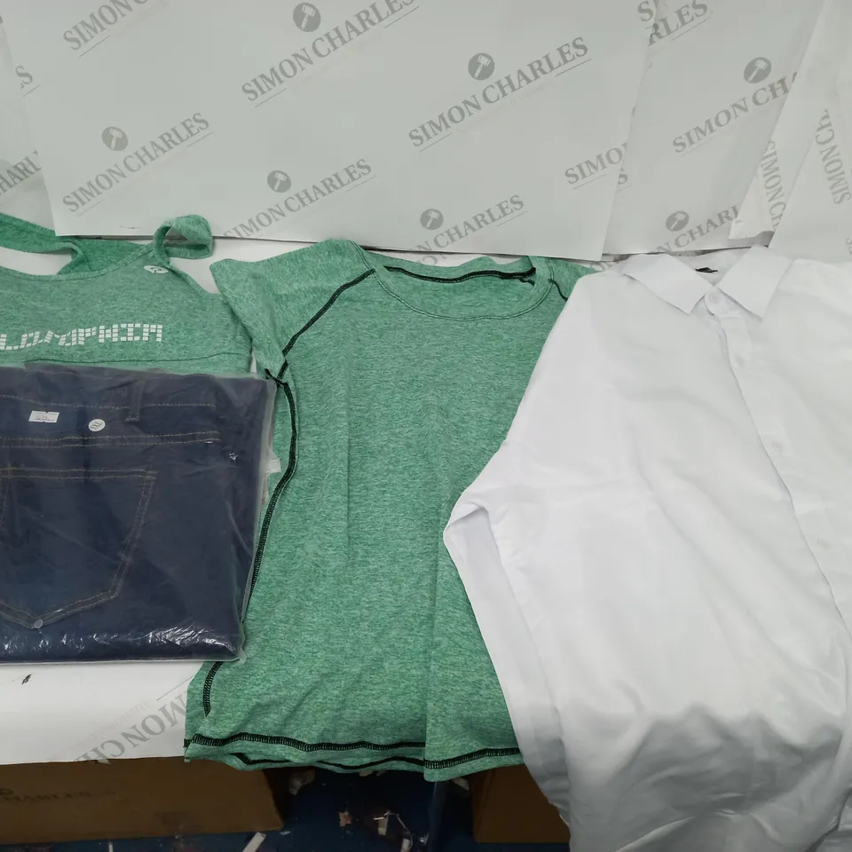 LARGE QUANTITY OF CLOTHING ITEMS TO INCLUDE DRESSES, SWEATERS, JEANS, T-SHIRTS, ETC