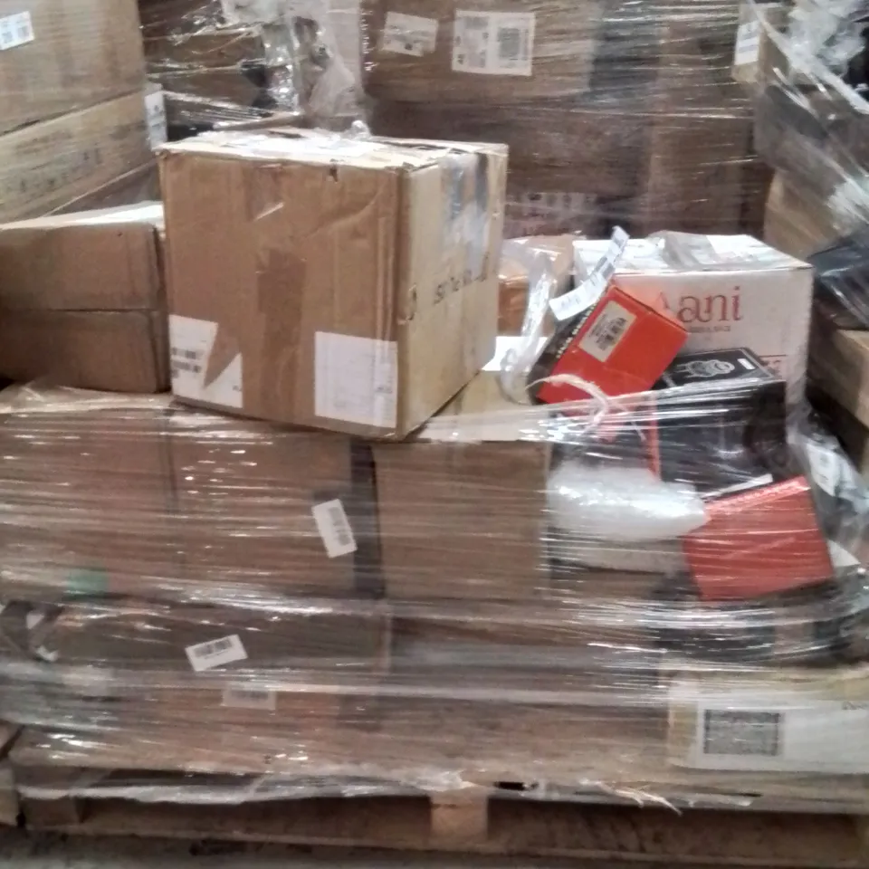 PALLET CONTAINING VARIOUS ASSORTED ITEMS TO INCLUDE CORDLESS VACUUM CLEANERS, JUICER, CAR PARTS, LARGE METAL SAFE ETC. 