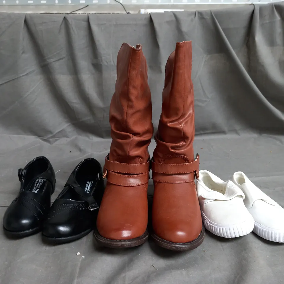 APPROXIMATELY 14 ASSORTED KIDS PAIRS OF SHOES IN VARIOUS COLOURS, STYLES, AND SIZES