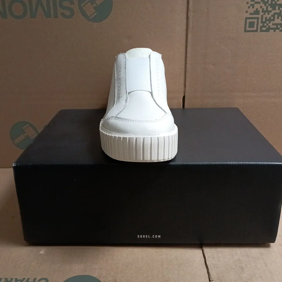 BOXED PAIR OF SOREL ONA AVE SLIP-ON TRAINERS IN WHITE SIZE UK 7