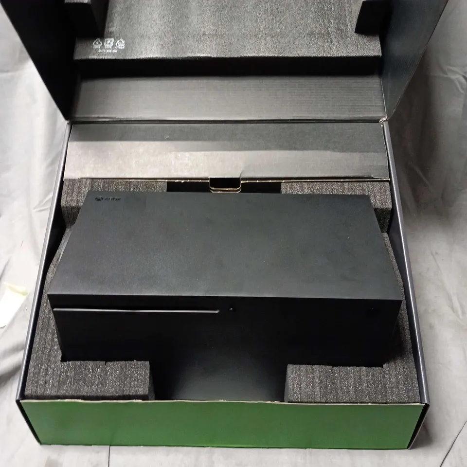 XBOX X SERIES 4K 120FPS 1TD SSD. BOXED WITH POWER SUPPLY, NO CONTROLLER