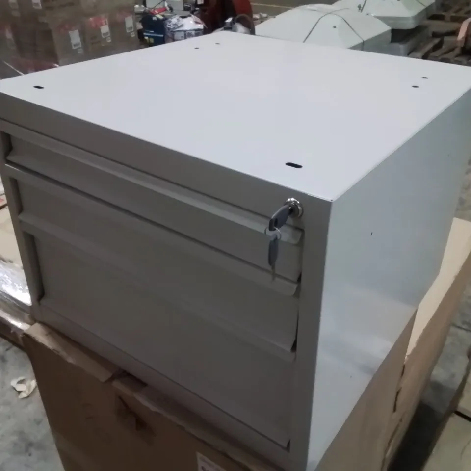 3 DRAWER METAL FILING CABINET WITH KEYS