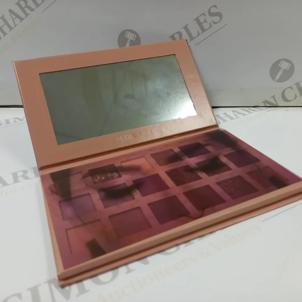 HUDA BEAUTY NEW NUDE EYESHADOW PALETTE