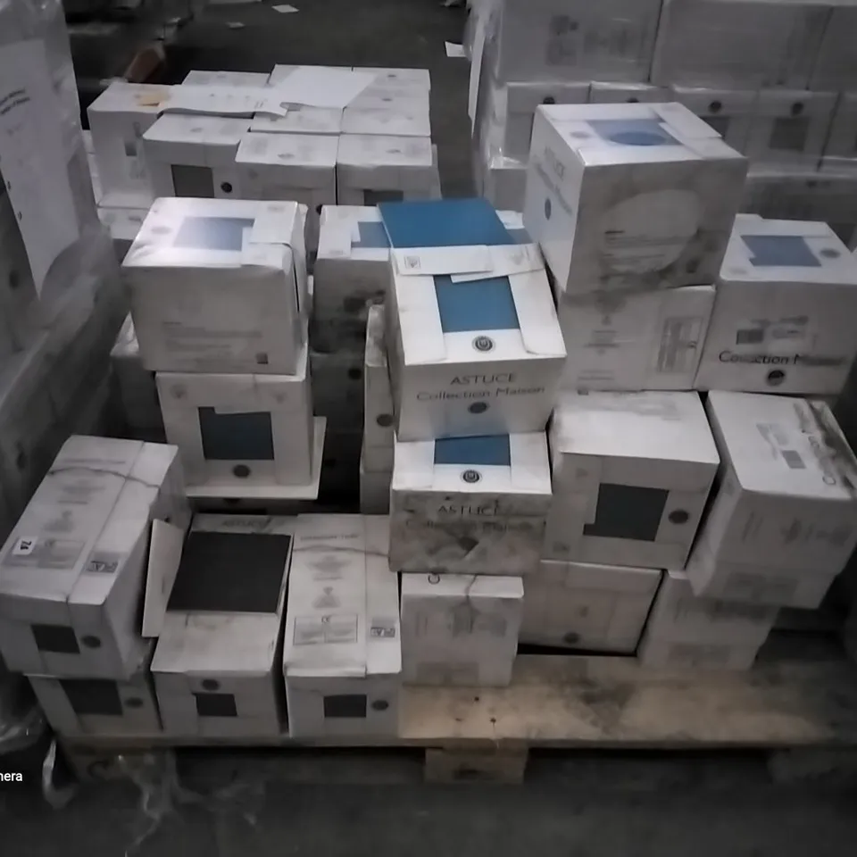 PALLET OF APPROXIMATELY 39 BOXES OF 25 BRAND NEW BRIL BLUE CYCLADS ASTUCE 20X20CM TILES & 44 BRAND NEW ASTUCE MAT VERT PISTACHE & MAT VIOLET TULIP 15×15CM TILES