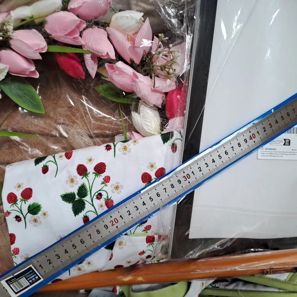 BOX OF APPROXIMATELY 20 ASSORTED HOUSEHOLD ITEMS TO INCLUDE INFINITY MIRROR, DISPOSABLE BREAST PADS, ETC