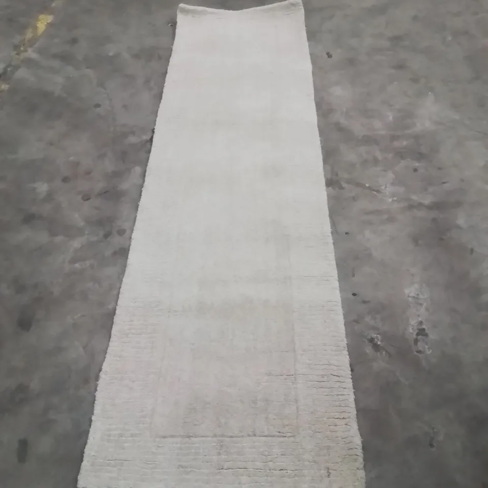 QUALITY DESIGNER AREA RUG - APPROXIMATELY 240X70CM