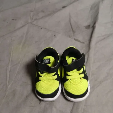 NIKE TODDLERS NEON YELLOW & BLACK TRAINERS WITH VELCRO SIZE UK 1.5