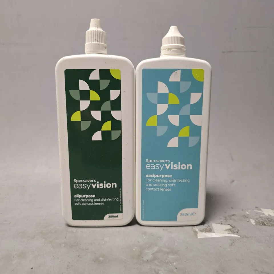 APPROXIMATELY 20 ASSORTED VISION CARE ITEMS TO INCLUDE - SPECSAVERS ALL PURPOSE , SPECSAVERS EASI PURPOSE 