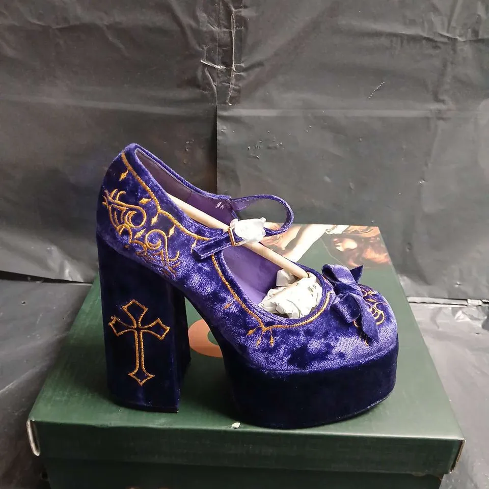 BOXED PAIR OF KOI ROYAL MANOR VELVET PLATFORM HEELS - PURPLE (UK 3)