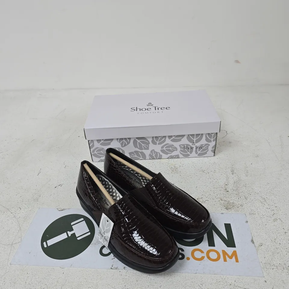 SHOE TREE AGATHA DARK BROWN CROC-EMBOSSED LEATHER LOAFERS – UK 3