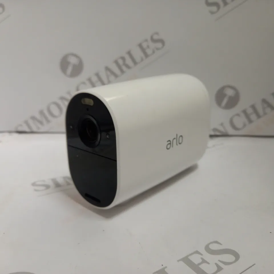 BOXED ARLO ESSENTIAL XL SPOTLIGHT CAMERA