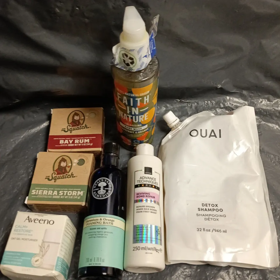 APPROXIMATELY 15 ASSORTED HEALTH & BEAUTY PRODUCTS TO INCLUDE T-GEL, DETOX SHAMPOO, SQUATCH SOAP ETC 