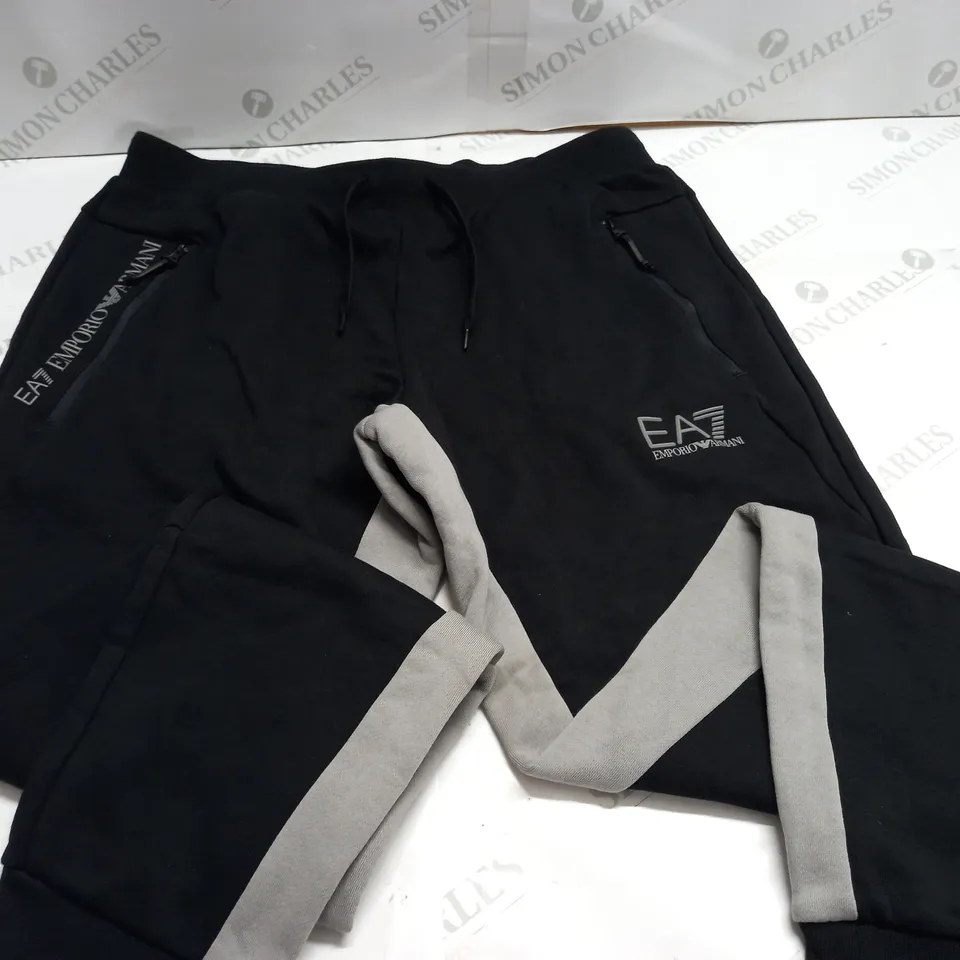 EMPORIO ARMANI BLACK JOGGERS - EU XL