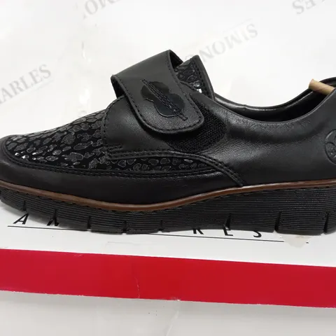 BOXED RIEKER SHOES WITH BUTTON, BLACK - SIZE 5.5