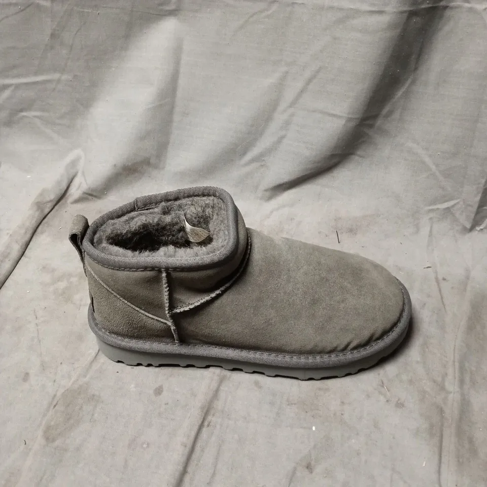 UGG SGREY SUEDE ANKLE BOOTS WITH SHEARLING LINING – WOMEN'S SIZE 4