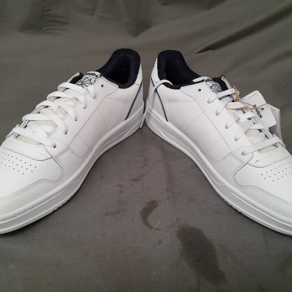 BOXED PAIR OF REEBOK PHASE COURT TENNIS SHOES IN WHITE UK SIZE 10.5