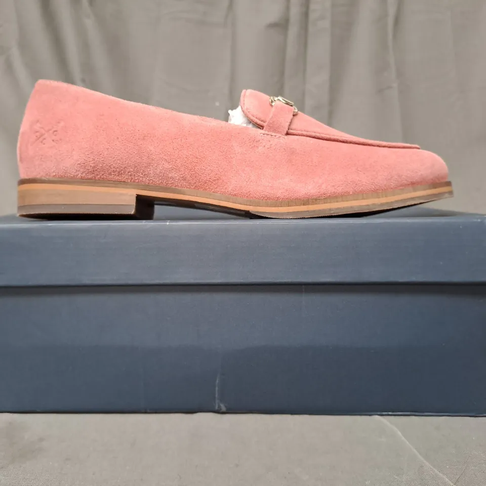 BOXED PAIR OF CREW CLOTHING COMPANY SNAFFLE LOAFERS IN PINK EU SIZE 40